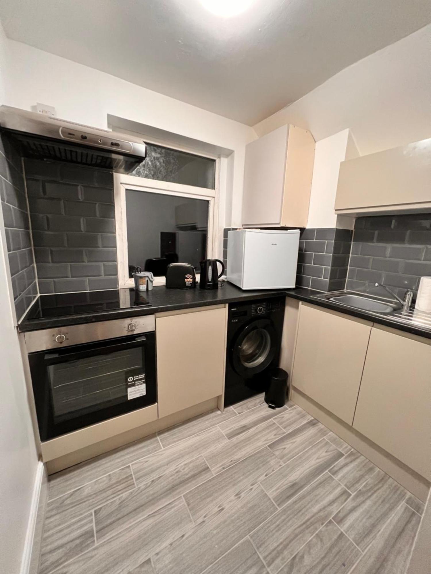 82a Nelson Street Apartment *